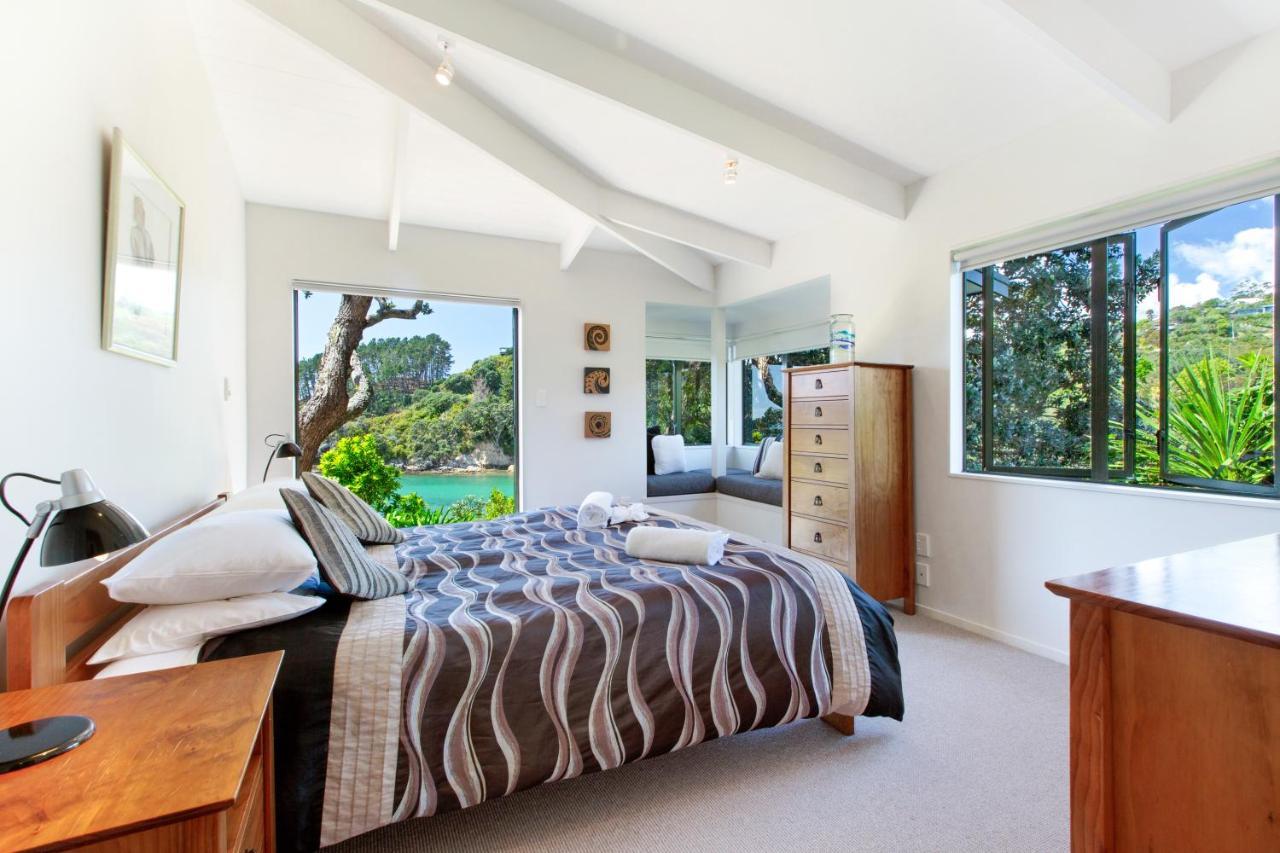 Beachfront Enclosure Bay - Waiheke Unlimited Oneroa Esterno foto