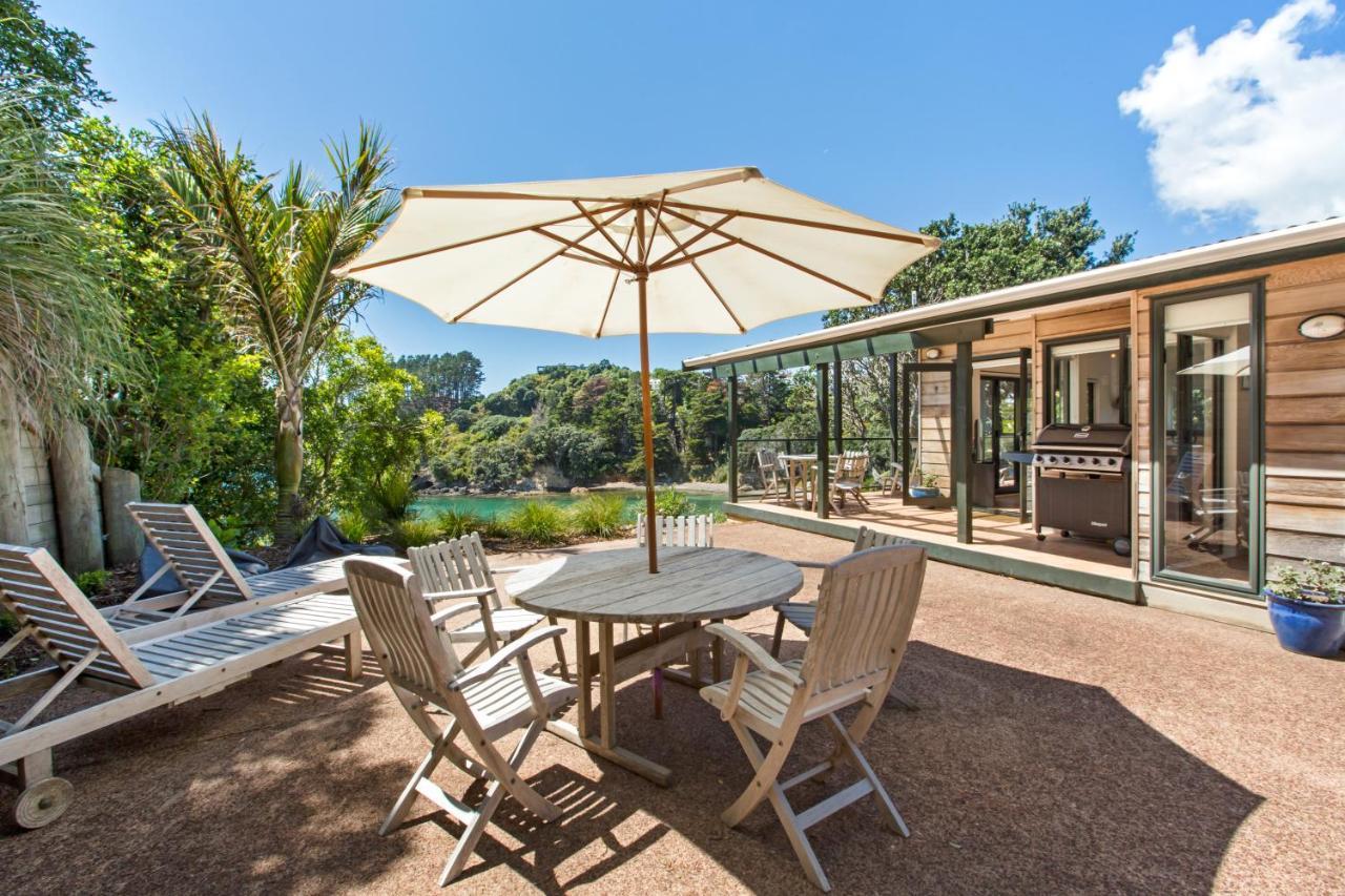 Beachfront Enclosure Bay - Waiheke Unlimited Oneroa Esterno foto